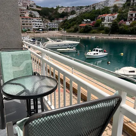 Aria * Neum